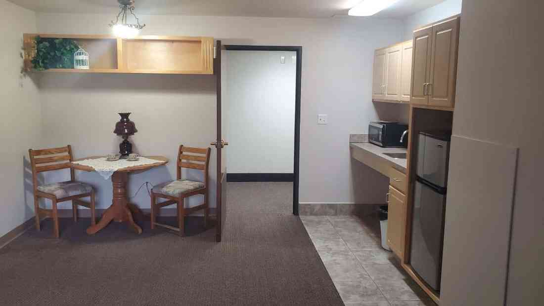 One-bedroom apartment kitchenette
