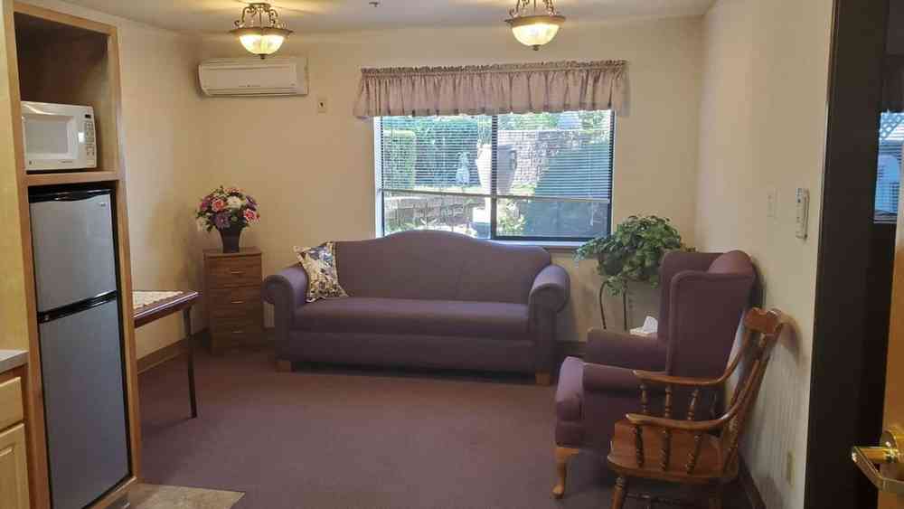 One-bedroom apartment sitting room