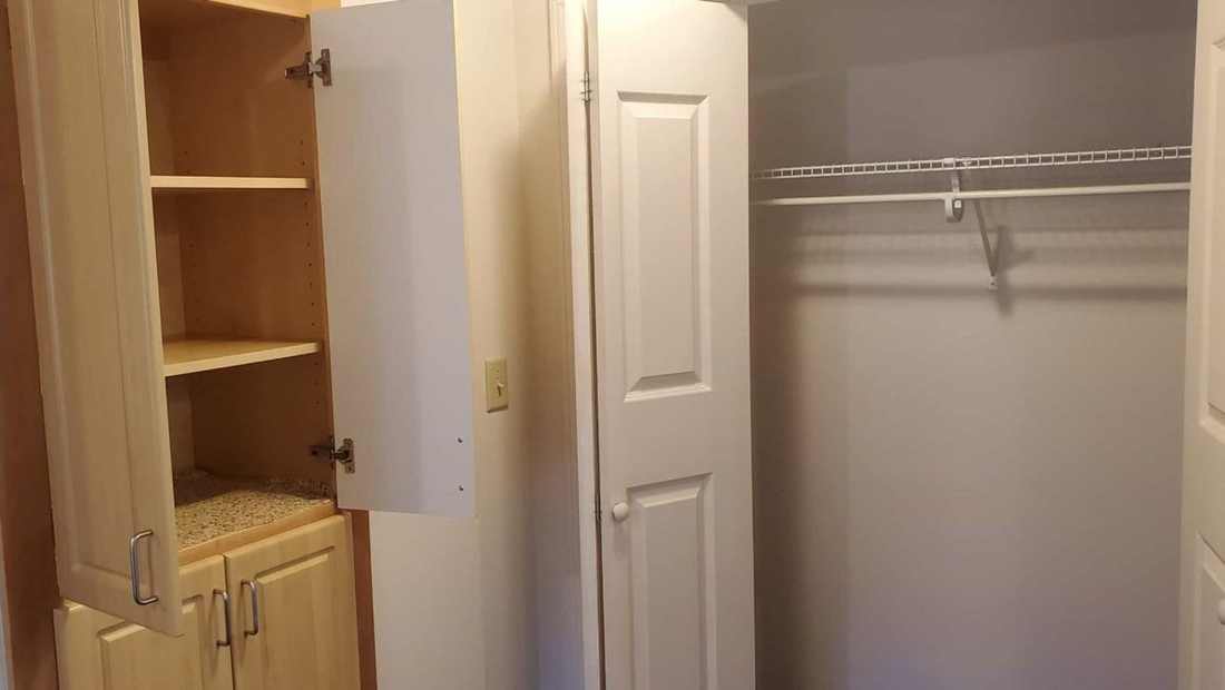 One-bedroom apartment closet